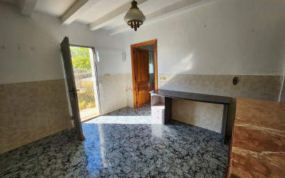 Resale - Villa -
Novelda