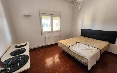 Resale - Villa -
Novelda