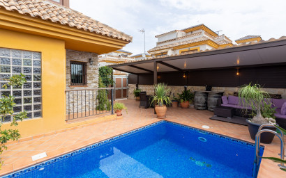 Resale - Townhouse -
Los Montesinos - La Herrada