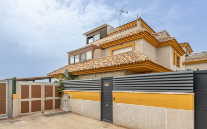 Resale - Townhouse -
Los Montesinos - La Herrada