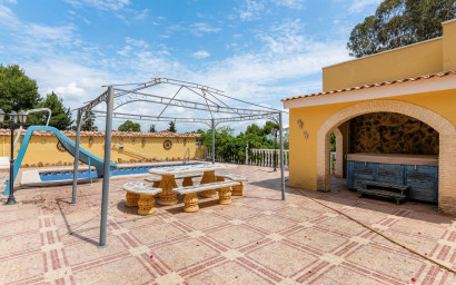 Resale - Villa -
Jacarilla