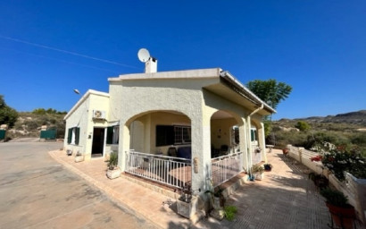 Resale - Villa -
Crevillente