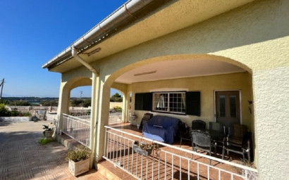 Resale - Villa -
Crevillente