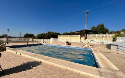 Resale - Villa -
Crevillente