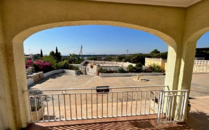 Resale - Villa -
Crevillente